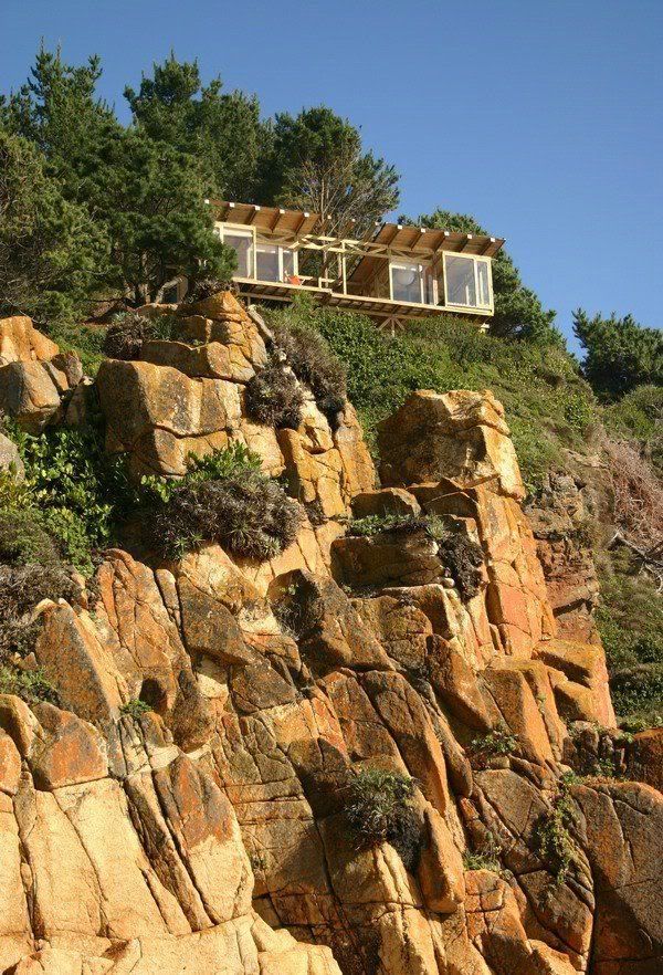 1254114491_house_on_the_cliff_01.jpg