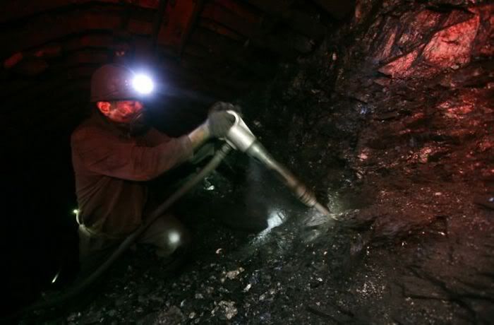 1254977598_chinese_miners_08.jpg