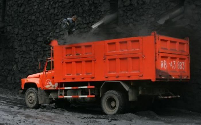 1254977602_chinese_miners_20.jpg
