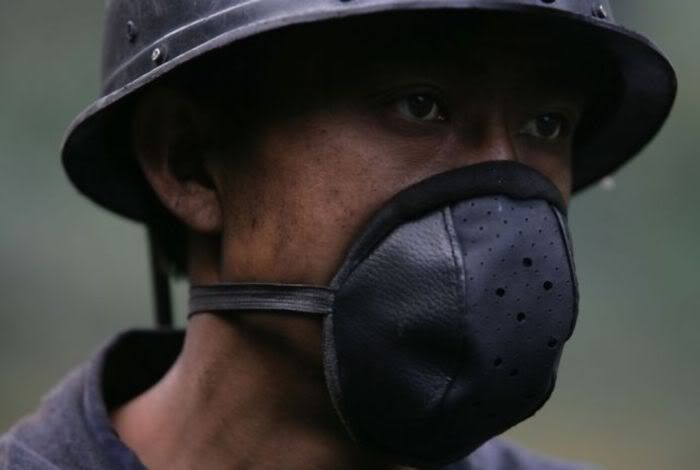 1254977611_chinese_miners_06.jpg