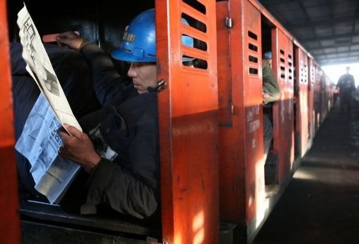 1254977621_chinese_miners_02.jpg