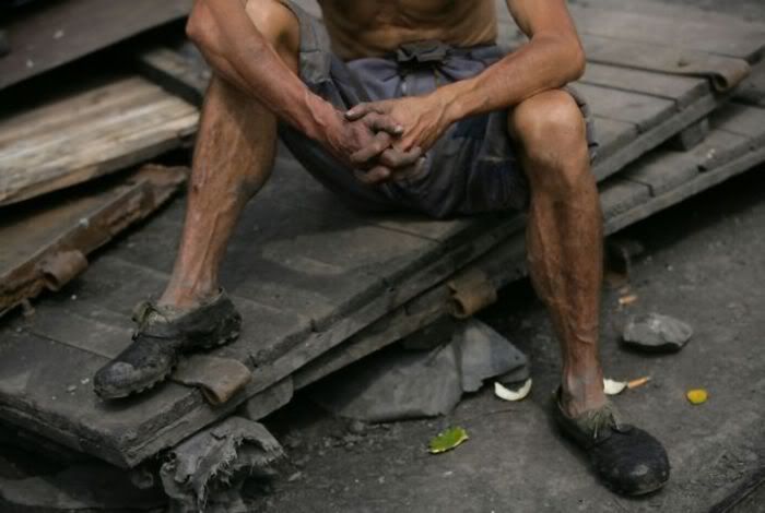 1254977621_chinese_miners_17.jpg