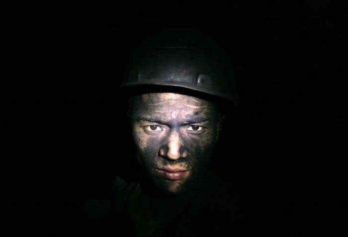 1254977625_chinese_miners_01.jpg