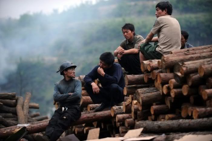 1254977635_chinese_miners_22.jpg