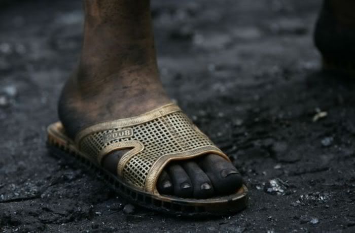 1254977644_chinese_miners_21.jpg