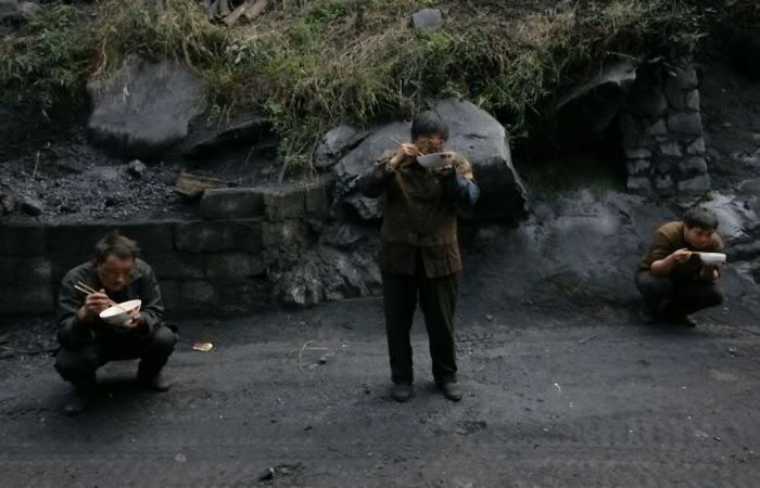 1254977664_chinese_miners_15.jpg