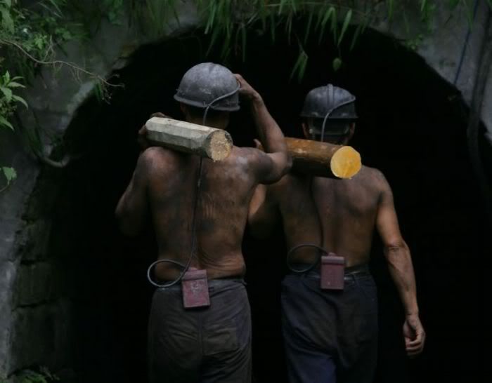 1254977671_chinese_miners_11-1.jpg