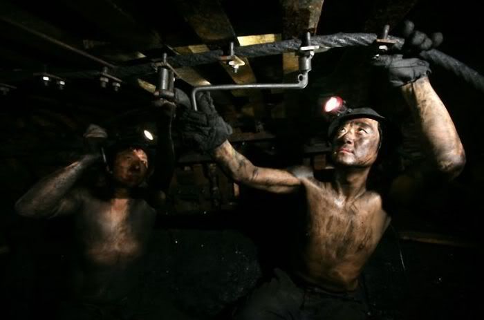 1254977673_chinese_miners_04-1.jpg