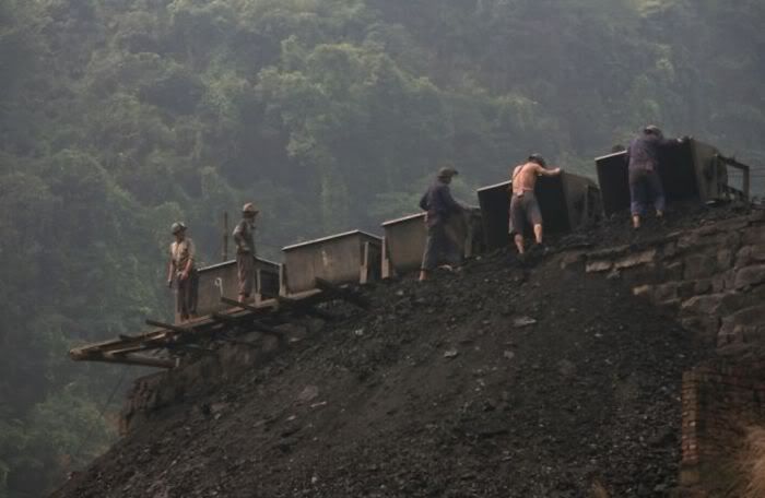 1254977678_chinese_miners_14-1.jpg