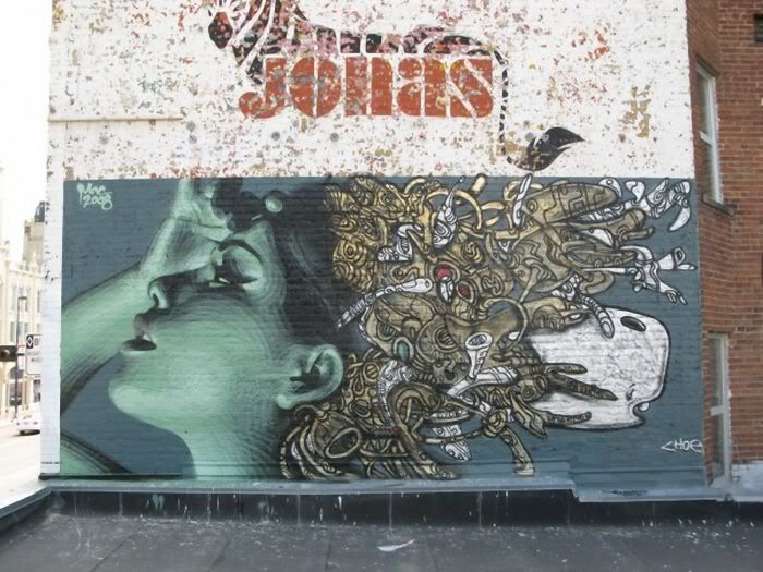 1255323257_graffiti_02.jpg
