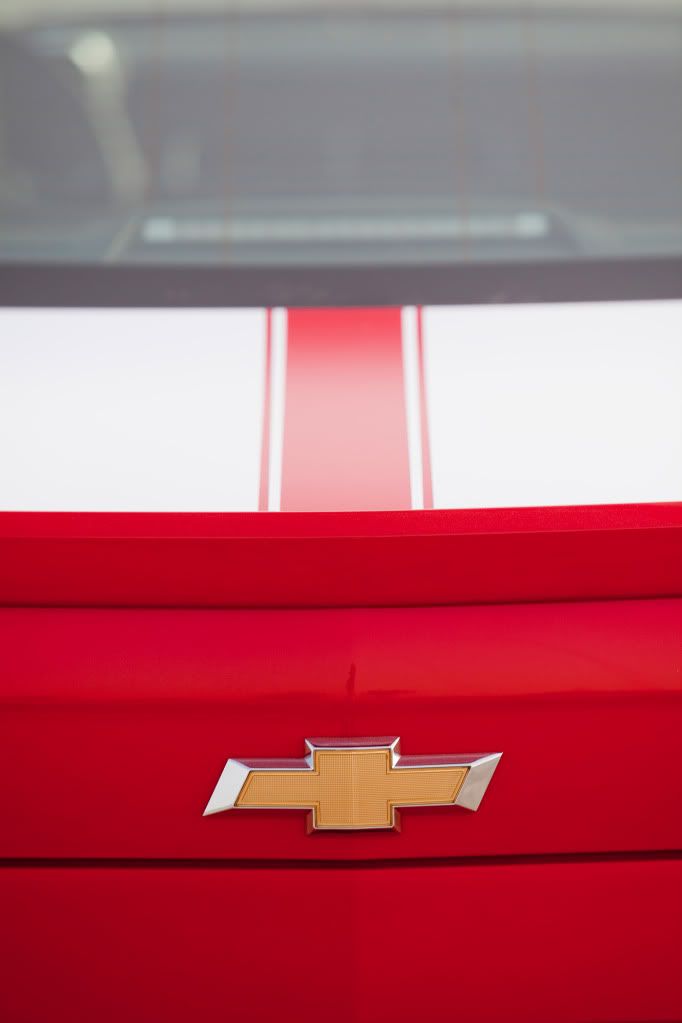 2010-chevrolet-camaro-in-middle--17.jpg