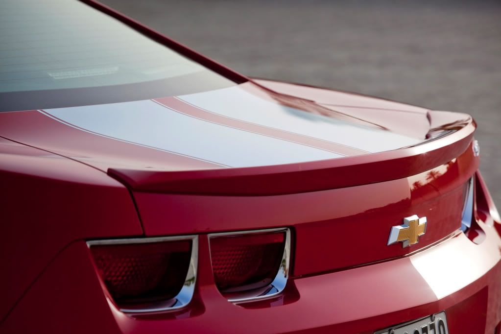 2010-chevrolet-camaro-in-middle--22.jpg