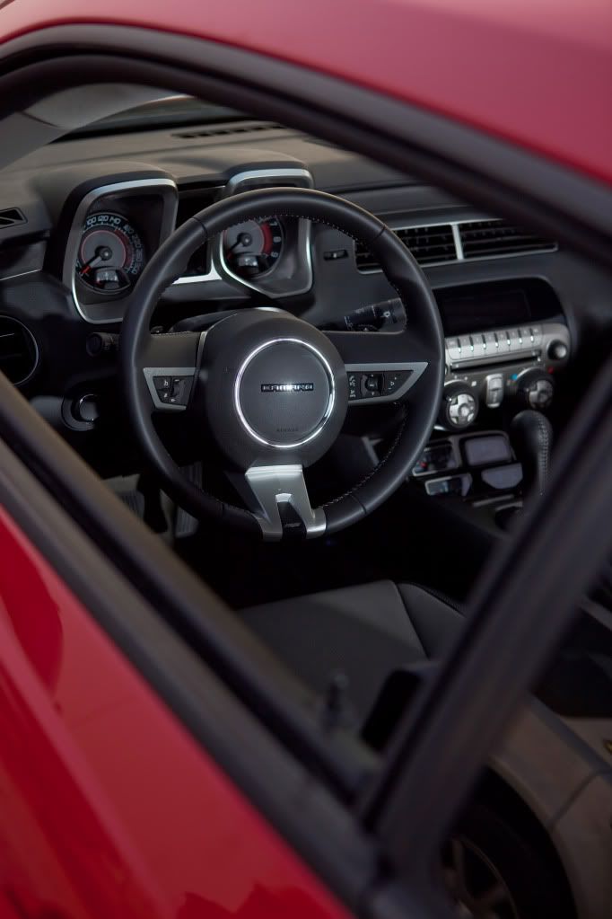 2010-chevrolet-camaro-in-middle--26.jpg
