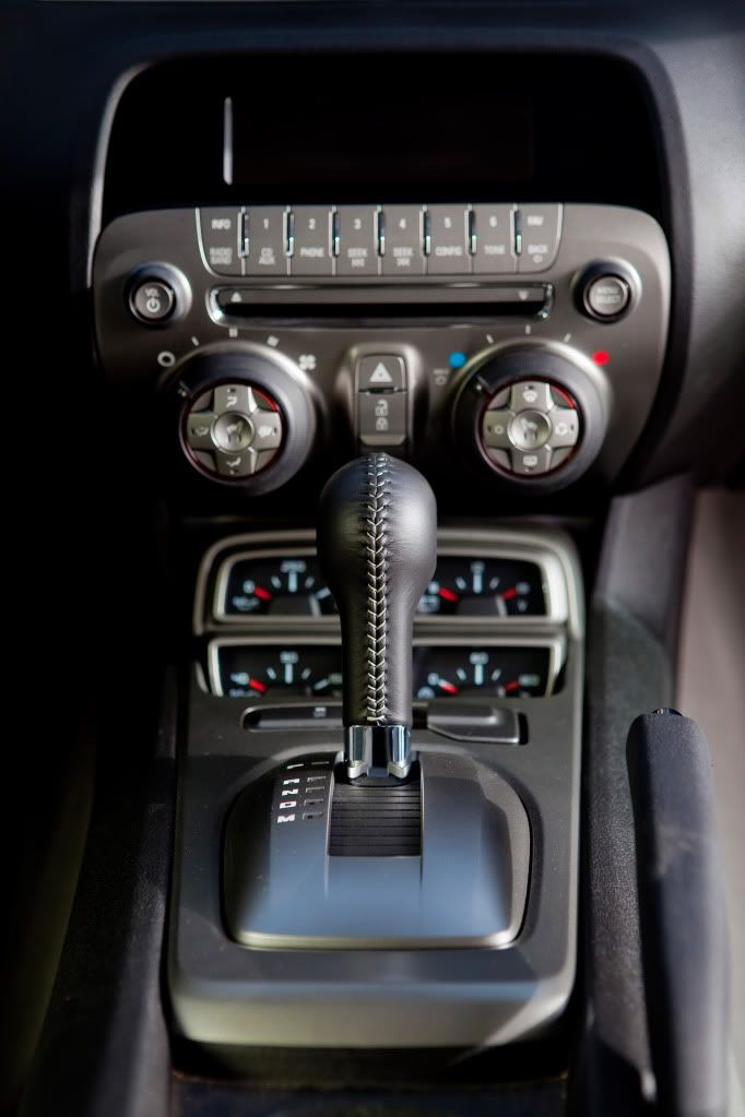 2010-chevrolet-camaro-in-middle--29.jpg