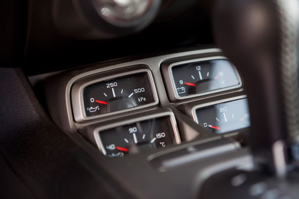 2010-chevrolet-camaro-in-middle--30.jpg