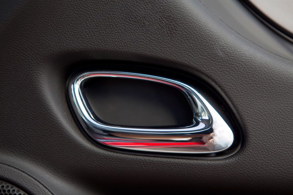 2010-chevrolet-camaro-in-middle--33.jpg