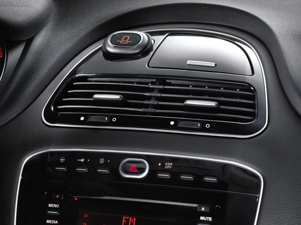 Fiat-Punto_Evo_2010_1600x1200_wa-4.jpg