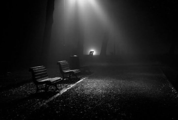 1253162280_black_and_white_25.jpg