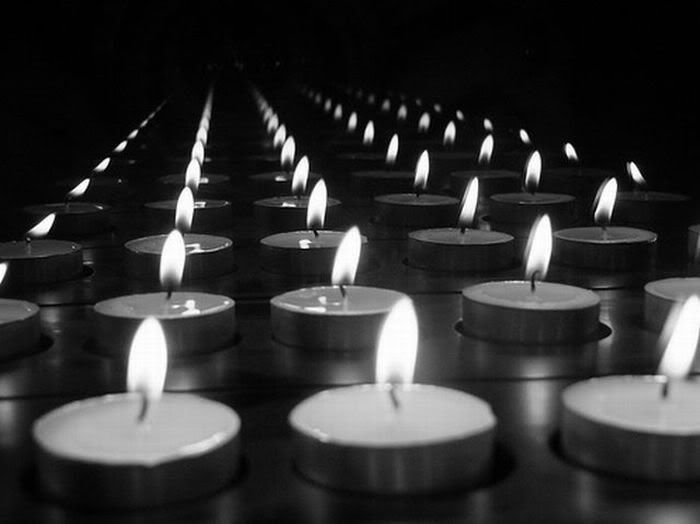 1253162285_black_and_white_28.jpg