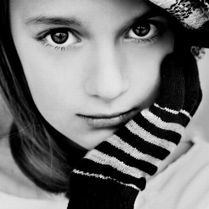 1253162288_black_and_white_09.jpg