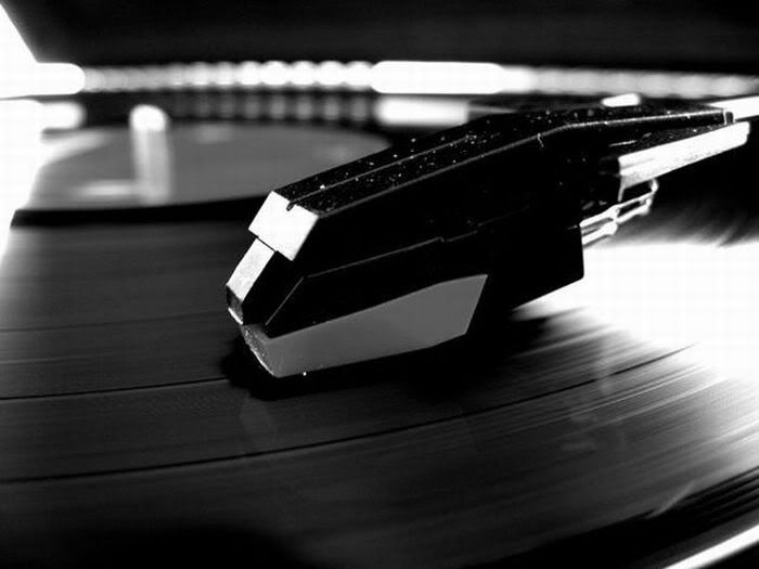 1253162288_black_and_white_15.jpg