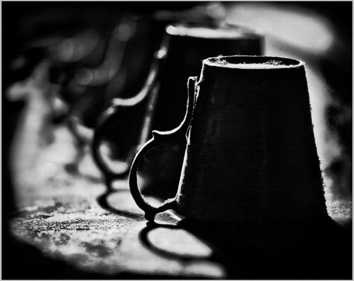 1253162296_black_and_white_04-1.jpg