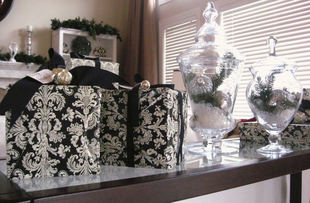 Extraordinary-Christmas-Decorations-decorating-ideas-for-Fair-Spaces-design-ideas-with-apothecary-jars-black-and-white-Chris_zpsc005121a.jpg