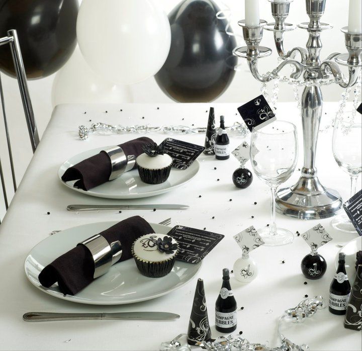 black_white_wedding_table_decorations_zps949d5ac7.jpg