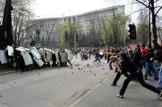 doi ani, Revolutia Twitter, 7 Aprilie, Basarabia, Chisinau