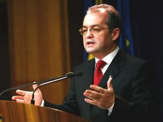 Boc: Romania va negocia cu UE o derogare de la obligativitatea ca moldovenii sa aiba 500 de euro in cont la solicitarea vizei 