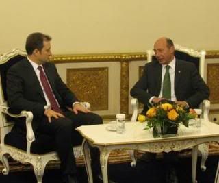 Prim-ministrul Vlad FILAT a avut ieri o convorbire telefonică cu Preşedintele României, Traian BĂSESCU