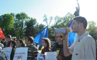 Protestul tinerilor împotriva participării la parada din Moscova