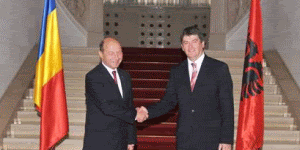 Basescu, statutul de minoritate nationala, comunitate de aromani, aromani, Albania
